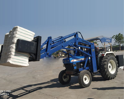 Cotton bale loader