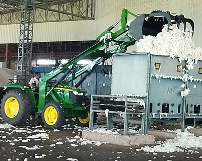 Telescopic cotton loader