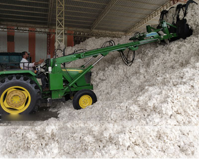 Telescopic cotton bale loader