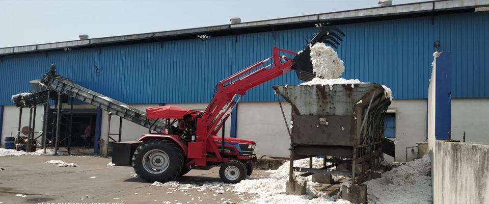 The cotton industry is one of the most demanding companies for the loaders name accordingly Cotton Loader.
